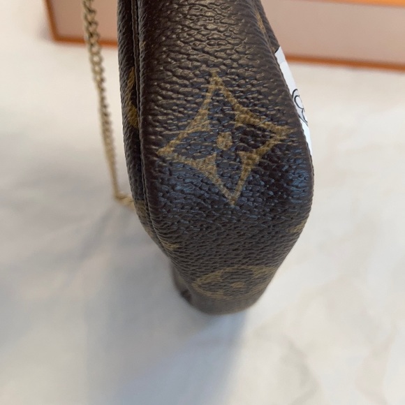 LOUIS Vuitton Christmas 2020 mini pochette access - Picture 5 of 13